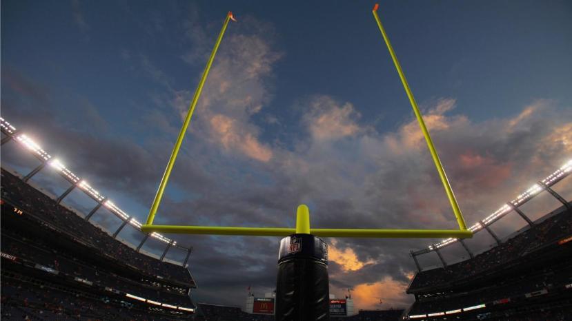 tall-nfl-field-goal-post_35c09e670f010208